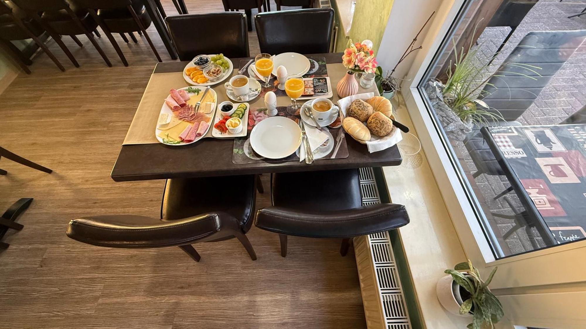 Pension Restaurant Pizzeria Lion Krummhörn エクステリア 写真